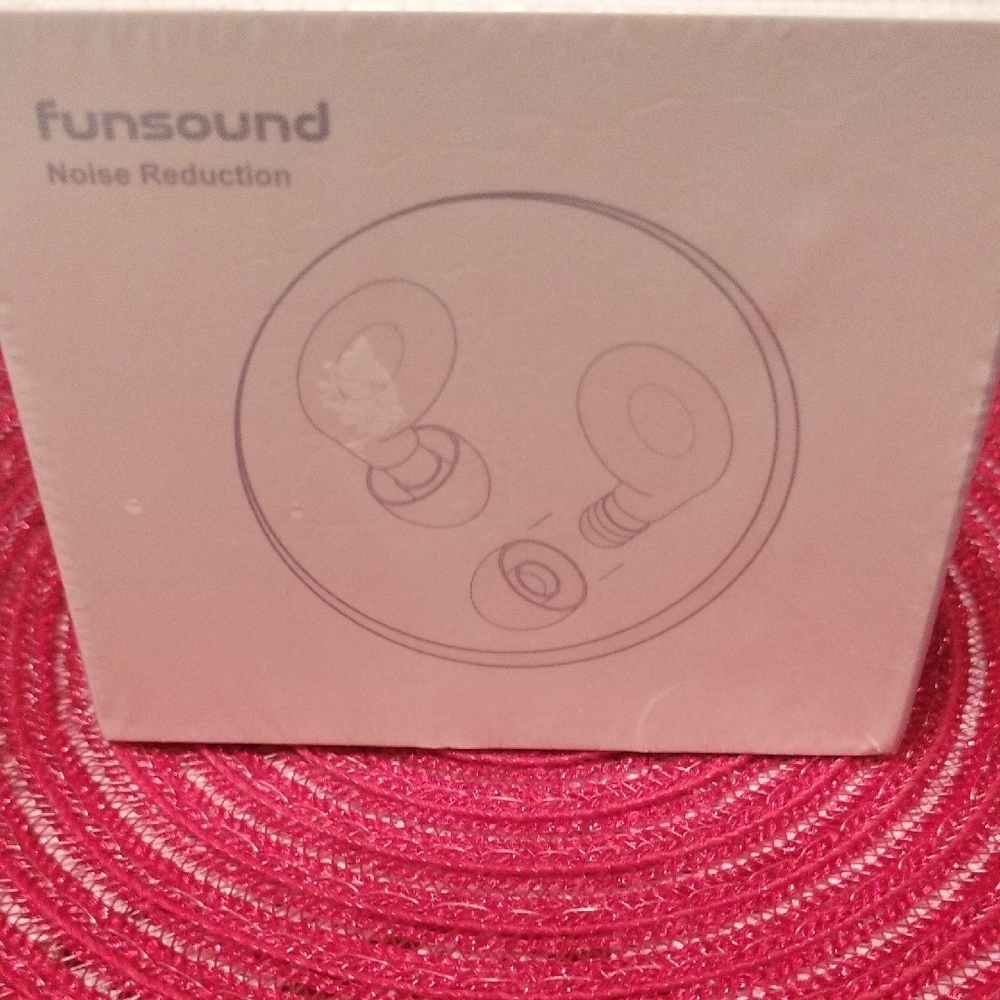 Funsound Noise Reduction Headphones - White.New. - Picture 3 of 3